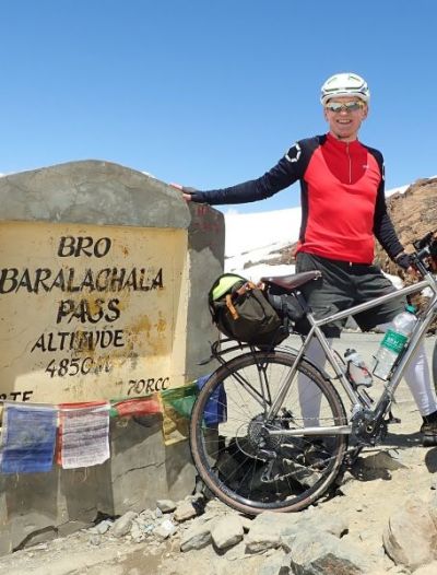  Tom Brett Cycling on the  tour with redspokes